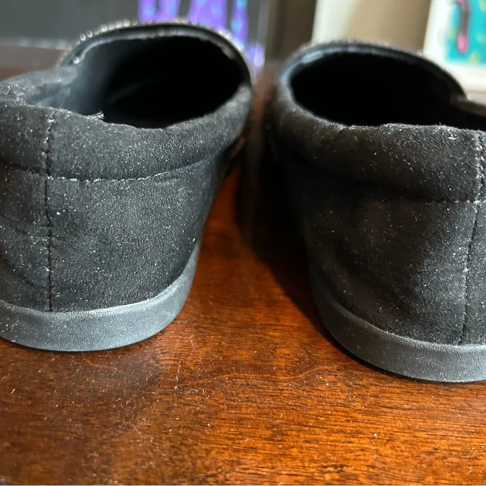 Fancy slippers. - Picture 3 of 5